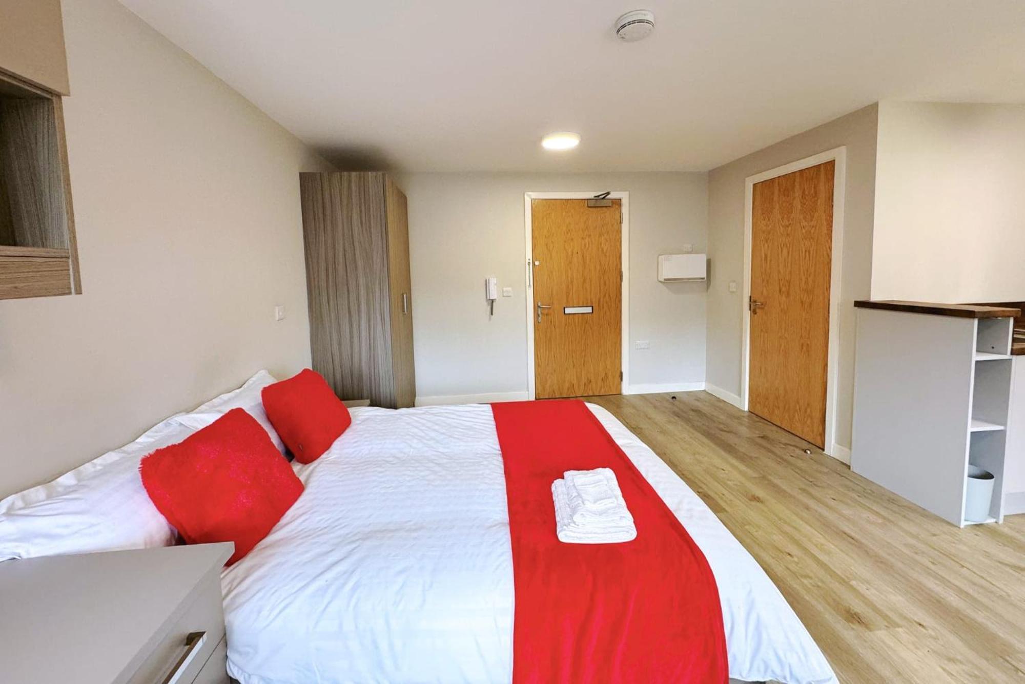 Manor Park Court In Apartment *